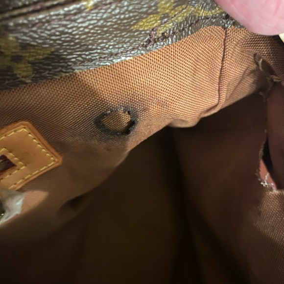 Louis Vuitton tote - Picture 14 of 16